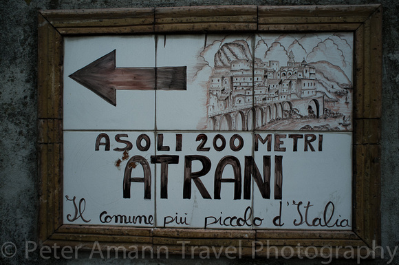 Amalfitana - Atrani, Hinweisschild aus Amalfi