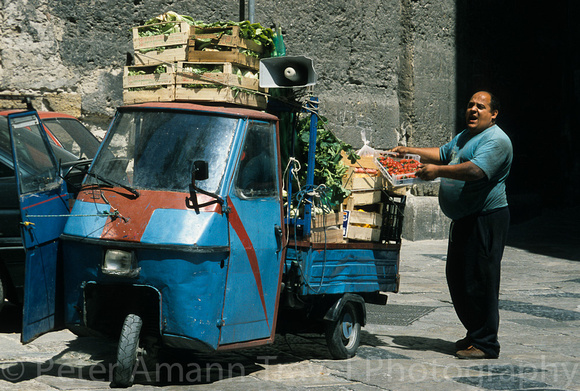 Palermo, Gemüsehändler mit Ape