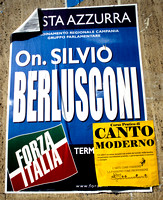 Neapel, Berlusconi singt